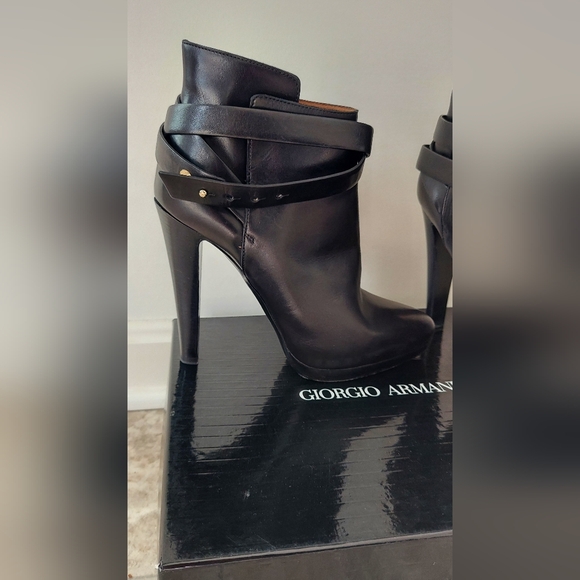 Georgio Armani Ankle Boots 39 - Picture 3 of 6